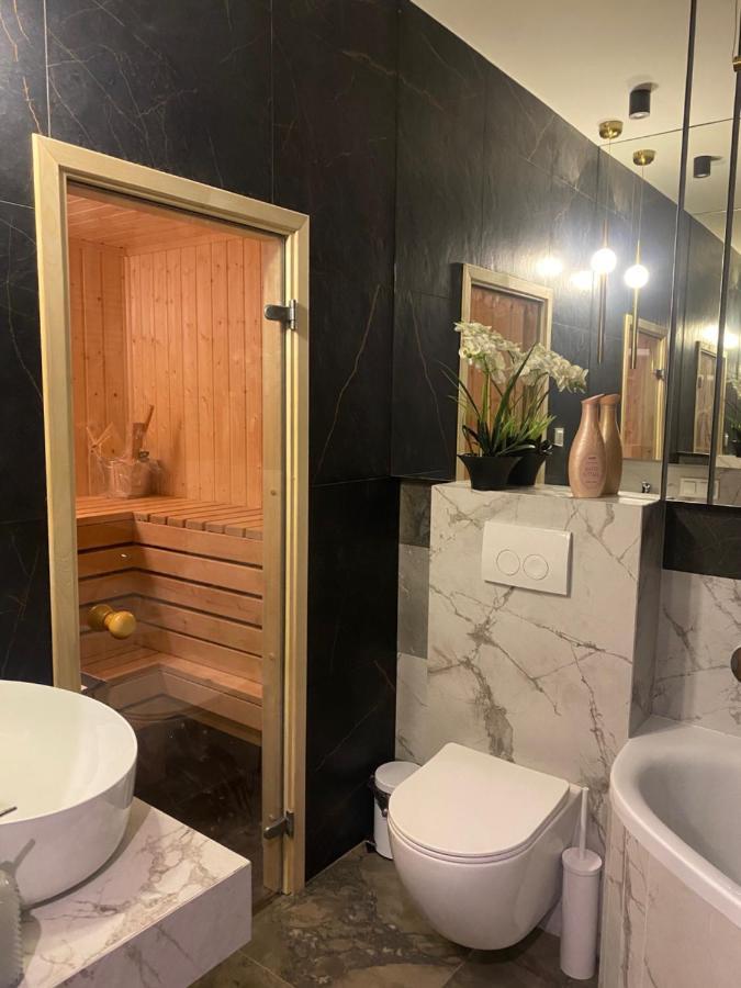 Family & Business Sauna Apartments: Woodland Retreat With Private Wellness Apartment *