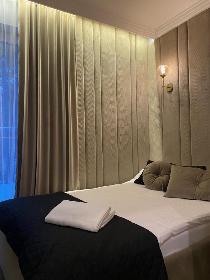 Family & Business Sauna Apartments: Woodland Retreat With Private Wellness